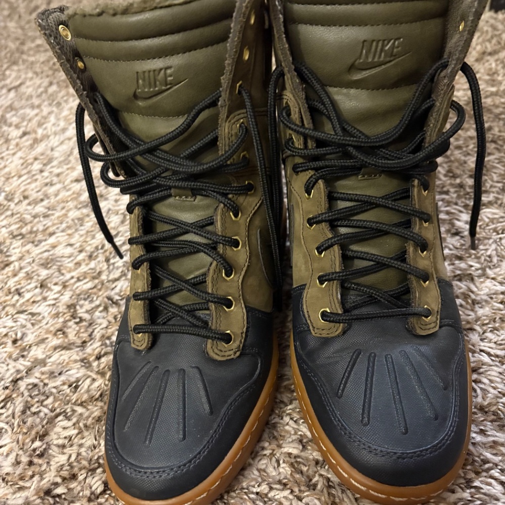 Nike Dunk Sky Hi Hidden Wedge Shoes H2O Repel Women's Size 7 Sneakerboot - Picture 2 of 4